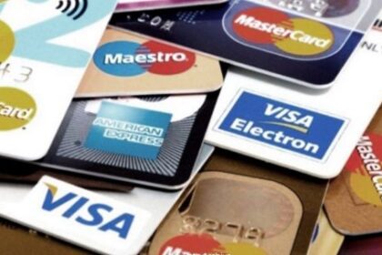 tarjetas-rojas:-milei-festeja-que-baja-de-la-pobreza,-pero-la-morosidad-en-su-gestion-es-la-mas-alta-desde-2004