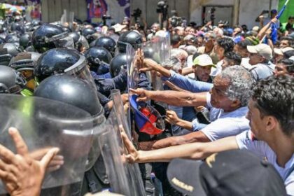 venezuela:-la-oposicion-se-moviliza-y-pide-elecciones