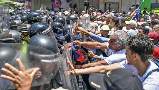venezuela:-la-oposicion-se-moviliza-y-pide-elecciones