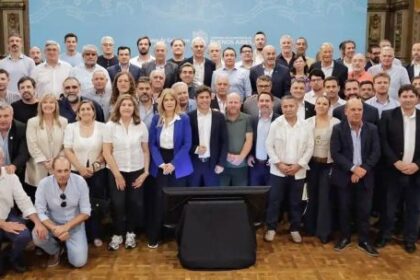 kicillof-amplia-su-juego-y-se-posiciona-como-una-voz-federal-ante-la-motosierra-de-milei