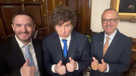 del-discurso-corporativo-al-show-mediatico-en-tiempos-de-crisis-comunicacional-del-gobierno