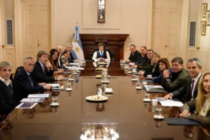 los-riesgos-de-un-gabinete-que-ya-no-festeja-y-empieza-a-exigirles-cambios-a-los-hermanos-milei