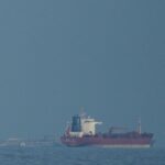 el-precio-del-barril-de-petroleo-salta-por-encima-de-los-100-dolares-a-horas-de-que-estados-unidos-inicie-el-bloque-del-estrecho-de-ormuz