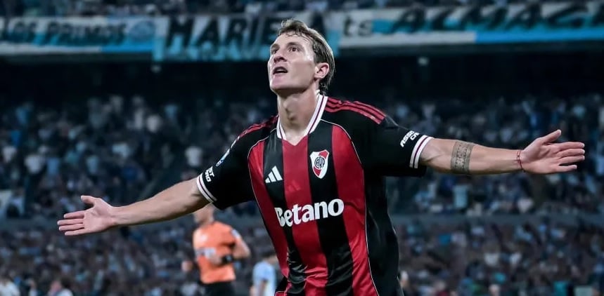 video-|-river-aprovecho-dos-errores-garrafales-de-racing-y-gano-2-0-en-el-cilindro:-miro-los-goles-de-colidio-y-driussi-y-la-expulsion-de-rojo