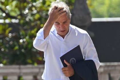 el-espejismo-del-dolar-quieto:-el-gobierno-exhibe-calma-macro,-mientras-la-crisis-micro-escala-por-el-endeudamiento