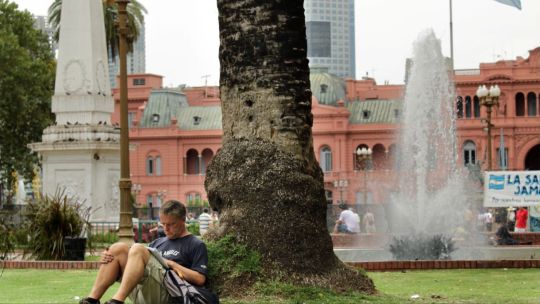 clima-en-ciudad-de-buenos-aires:-lunes-con-cielo-nublado-y-ambiente-templado,-sin-riesgo-de-lluvias