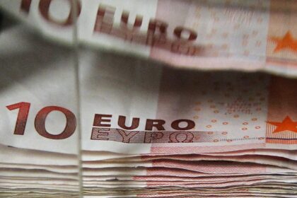 euro-hoy:-a-cuanto-cotiza-este-lunes-13-de-abril