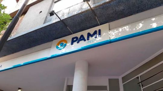 motosierra-a-los-medicos-de-cabecera-de-pami:-aseguran-que-“es-una-locura”-fijar-$2.100-de-capita-por-afiliado
