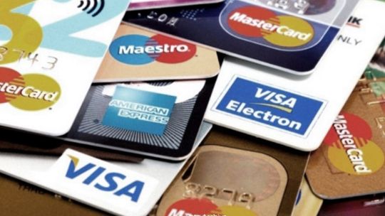 efecto-tarjetas-de-credito-estalladas-y-cuentas-bancarias-sin-fondo:-mas-autos-sin-seguro