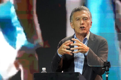 mauricio-macri-vuelve-al-centro-de-la-escena:-cena-en-la-rural-y-una-gira-politica-en-marcha-a-corrientes-y-chaco