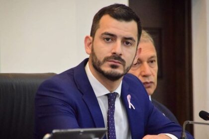 posadas-|-el-concejal-jair-dib-propuso-un-trabajo-conjunto-entre-provincia,-municipio,-distribuidora-y-usuarios-para-ampliar-el-acceso-real-a-la-red-cloacal