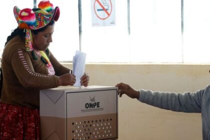 votaciones-extendidas-en-peru:-continua-el-conteo-de-votos-y-se-perfila-el-balotaje-presidencial-2026