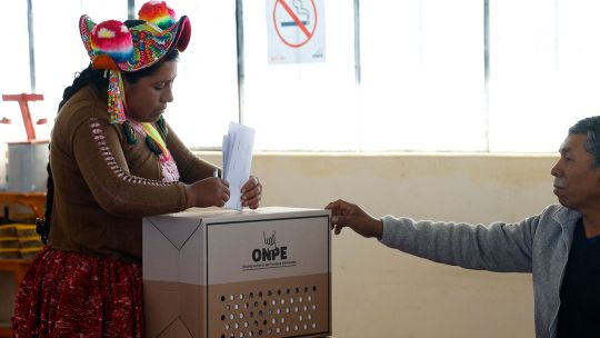 votaciones-extendidas-en-peru:-continua-el-conteo-de-votos-y-se-perfila-el-balotaje-presidencial-2026