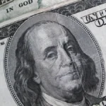 sexta-caida-consecutiva-|-el-dolar-mayorista-perforo-los-$1.360-y-se-ubico-en-su-valor-mas-bajo-de-los-ultimos-seis-meses