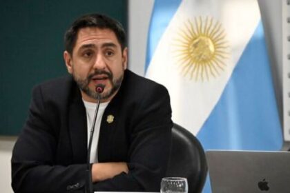 un-legislador-de-llaryora-se-autocalifico-como-“zurdo-de-mierda”-y-lo-convirtio-en-orgullo-politico-frente-a-milei