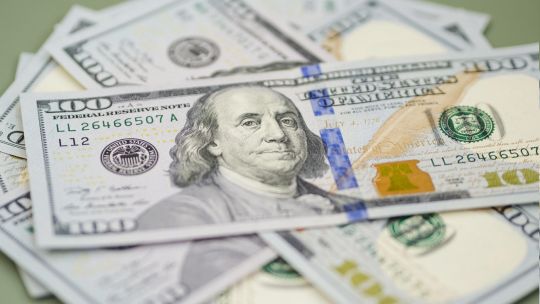 el-dolar-blue-cerro-en-alza-este-lunes-13-de-abril-y-el-banco-central-compro-dolares