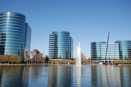 silicon-valley-toma-posicion-sobre-el-panico-laboral-generado-por-ia:-“¿dejar-de-contratar-humanos?”
