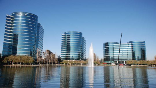 silicon-valley-toma-posicion-sobre-el-panico-laboral-generado-por-ia:-“¿dejar-de-contratar-humanos?”