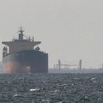el-barril-de-petroleo-retrocede-abajo-de-los-100-dolares-en-medio-del-bloqueo-del-estrecho-de-ormuz
