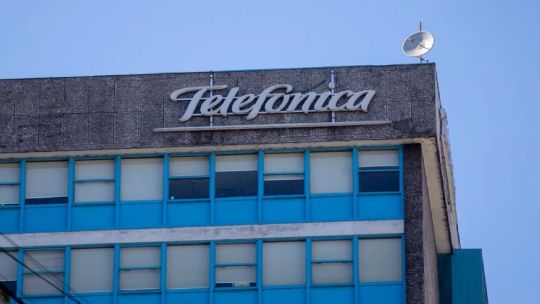 telefonica-deja-mexico-tras-25-anos:-reconfiguracion-del-mercado-y-avance-de-capitales-estadounidenses