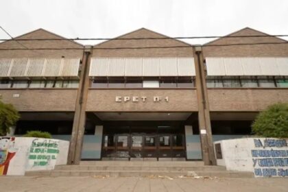 neuquen-|-investigan-una-amenaza-de-tiroteo-que-dejaron-escrita-en-el-bano-de-una-escuela-de-cutral-co