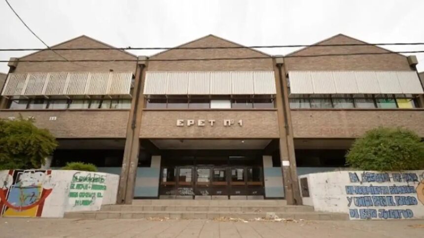 neuquen-|-investigan-una-amenaza-de-tiroteo-que-dejaron-escrita-en-el-bano-de-una-escuela-de-cutral-co