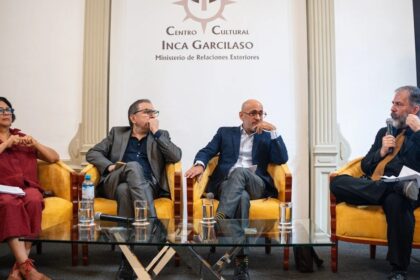 a-90-anos-de-mario-vargas-llosa:-homenaje-en-lima-recuerda-su-obra-y-legado-literario