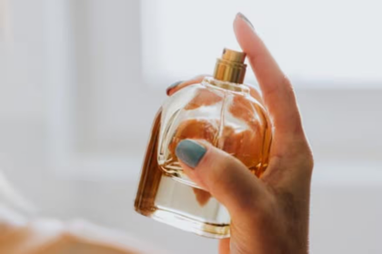 alerta-sanitaria-|-la-anmat-prohibio-un-perfume-por-riesgo-para-la-salud-y-ordeno-su-retiro-inmediato-de-todos-los-comercios