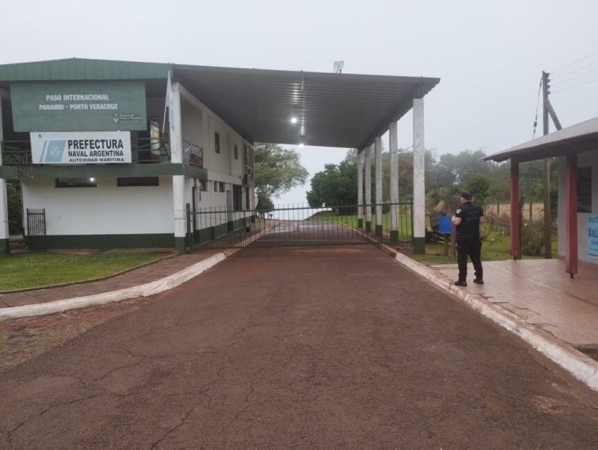 bajante-del-rio-uruguay-|-prefectura-cerro-el-paso-fronterizo-entre-panambi-y-porto-vera-cruz-por-el-critico-nivel-del-caudal