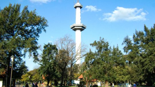 la-ciudad-avanza-con-obras-en-la-torre-espacial:-buscan-renovar-los-ascensores-y-hacer-estudios
