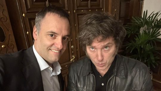 encuesta:-el-desgaste-de-la-imagen-de-javier-milei,-la-percepcion-de-corrupcion-y-el-impacto-del-caso-adorni
