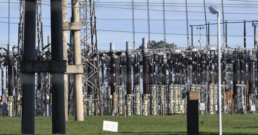 privatizacion-electrica:-tres-grupos-argentinos-se-presentaron-para-comprar-la-mayor-red-de-transmision