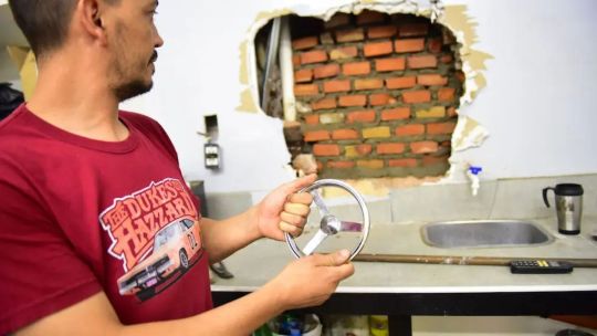 el-robo-del-siglo:-perforaron-una-pared-y-se-llevaron-una-caja-fuerte-llena-de-oro-de-una-joyeria-en-cordoba