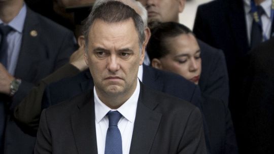 las-contradicciones-en-el-caso-de-manuel-adorni-y-el-espectaculo-de-“enchastre”-en-el-congreso