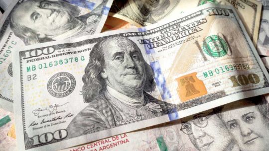 el-analisis-de-santangelo-sobre-el-tipo-de-cambio:-“el-dolar-a-1350-me-parece-poco,-es-casi-el-de-massa-de-300-en-2023”