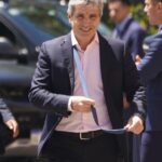 sigue-la-racha-positiva-para-el-gobierno-en-el-mercado:-el-riesgo-pais-cae-a-520-puntos-mientras-y-el-dolar-quedo-en-$1.385