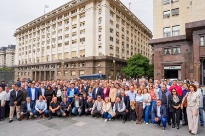 chaco-presente-en-el-reclamo-de-intendentes:-exigieron-a-caputo-bajar-combustibles-y-liberar-fondos-para-rutas