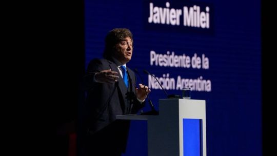 milei-vows-to-stay-course,-tackles-‘bad’-inflation-data-head-on-in-amcham-summit-speech