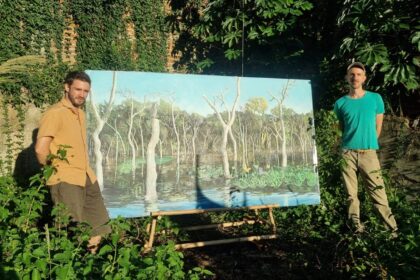 el-museo-de-la-triple-frontera-presento-en-posadas-la-muestra-“trapitos-al-sol”,-una-exposicion-al-aire-libre-y-realizado-sobre-telas