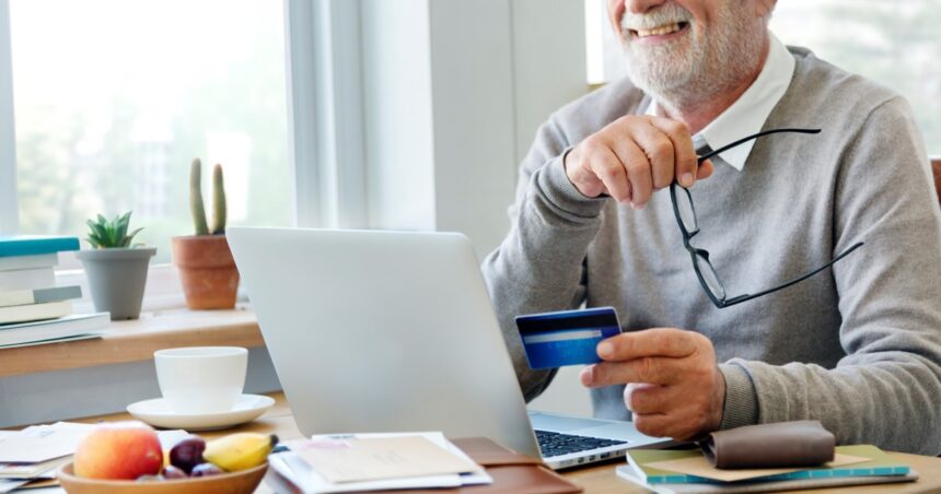 prestamos-personales-para-jubilados-en-abril:-como-tramitarlos,-cual-es-la-tasa-de-interes-y-que-bancos-los-ofrecen