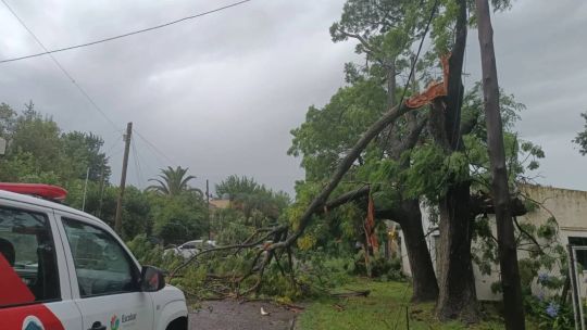 el-temporal-dejo-calles-anegadas-en-amba-y-hay-miles-de-usuarios-sin-luz