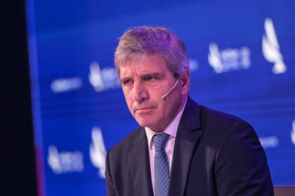 caputo-llega-a-washington:-charla-en-el-jp-morgan-y-reunion-con-la-jefa-del-fmi