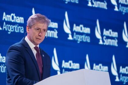 un-senador-aliado-critico-a-milei:-“no-podemos-tener-un-gobierno-nacional-rico-con-provincias-mendigando”