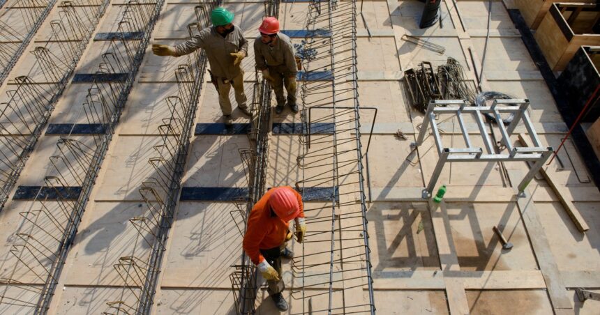 empleo-en-crisis:-en-un-ano-se-perdieron-124.700-puestos-formales-y-solo-crecen-los-monotributistas