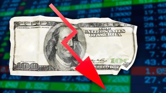 el-dolar-sigue-bajando:-hasta-donde-puede-llegar-y-que-riesgos-empiezan-a-mirar-los-analistas