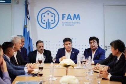 kicillof-y-quintela-se-reunieron-con-mas-de-un-centenar-de-intendentes-que-reclamaron-a-nacion-por-obras