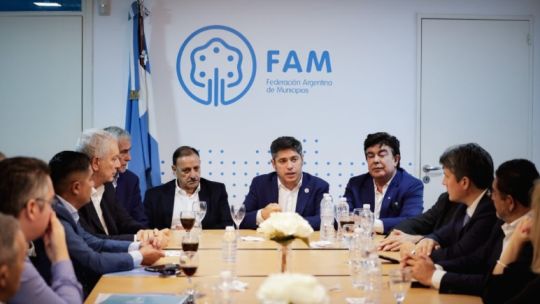 kicillof-y-quintela-se-reunieron-con-mas-de-un-centenar-de-intendentes-que-reclamaron-a-nacion-por-obras