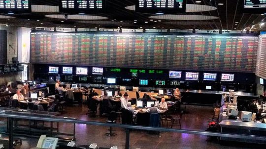 mercado-financiero:-cautela-global-y-dudas-locales-condicionan-las-inversiones
