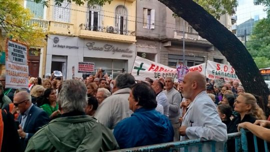 protestas-frente-a-pami-cordoba:-la-disputa-politica-por-el-control-y-el-ajuste-profundiza-la-paralisis-del-sistema