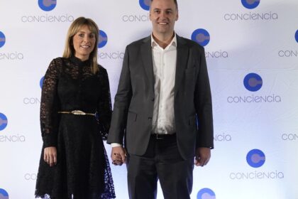 la-pia-pidio-a-karina-milei-informacion-sobre-el-vuelo-oficial-a-nueva-york-y-avanza-otra-causa-contra-adorni